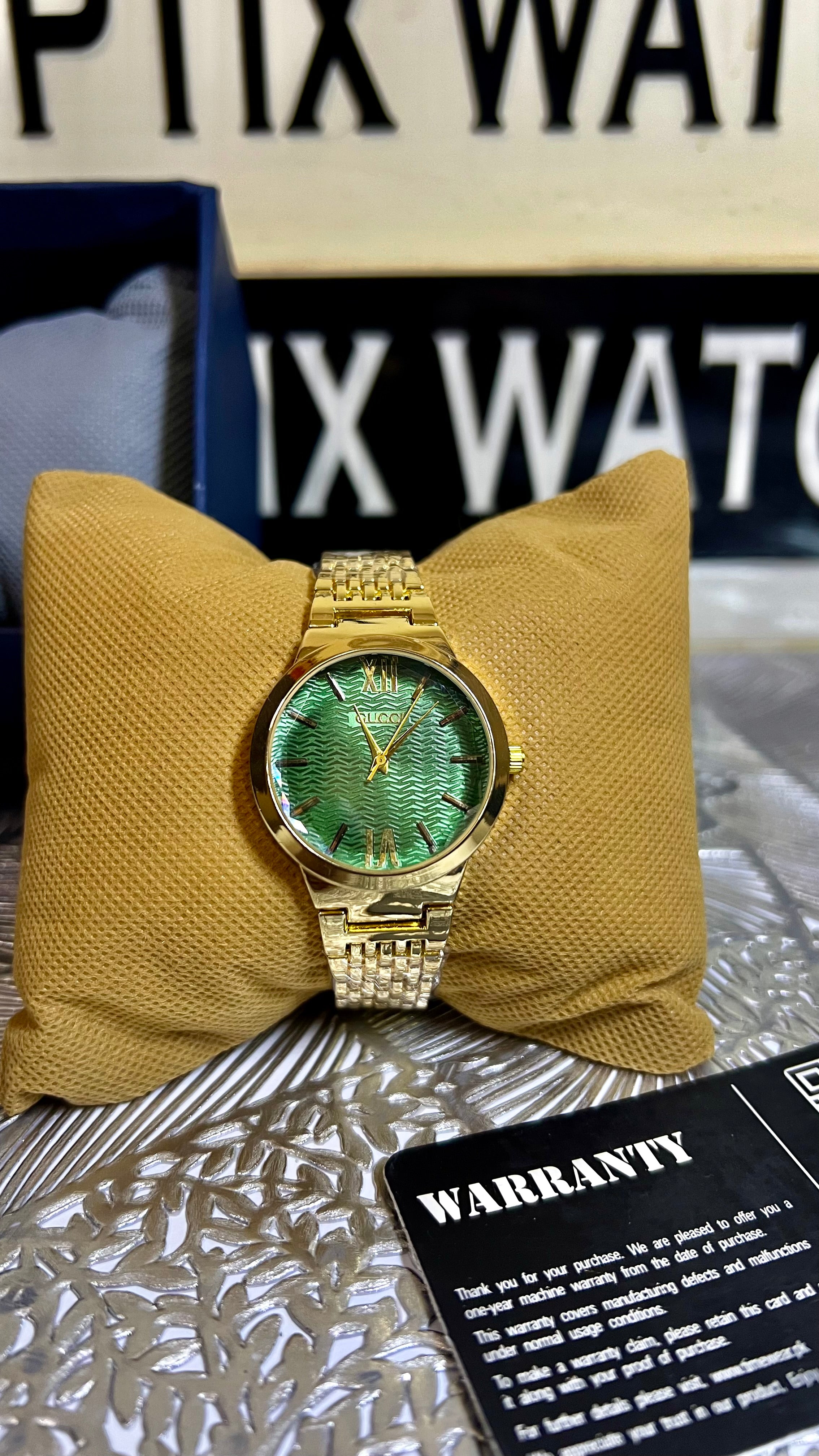 Ladies Gucci NW G-GR